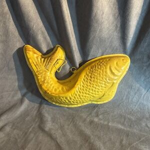 Vintage 1968 AHC Fish Mold Aluminum‎ 4 Cup Painted Yellow Wall Hanging